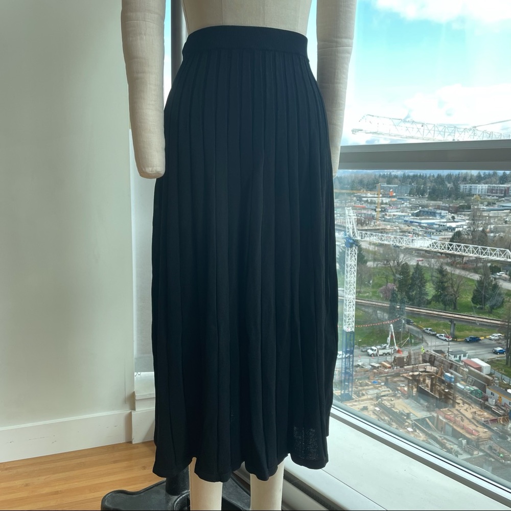 Aritzia Wilfred High waisted ribbed skirt